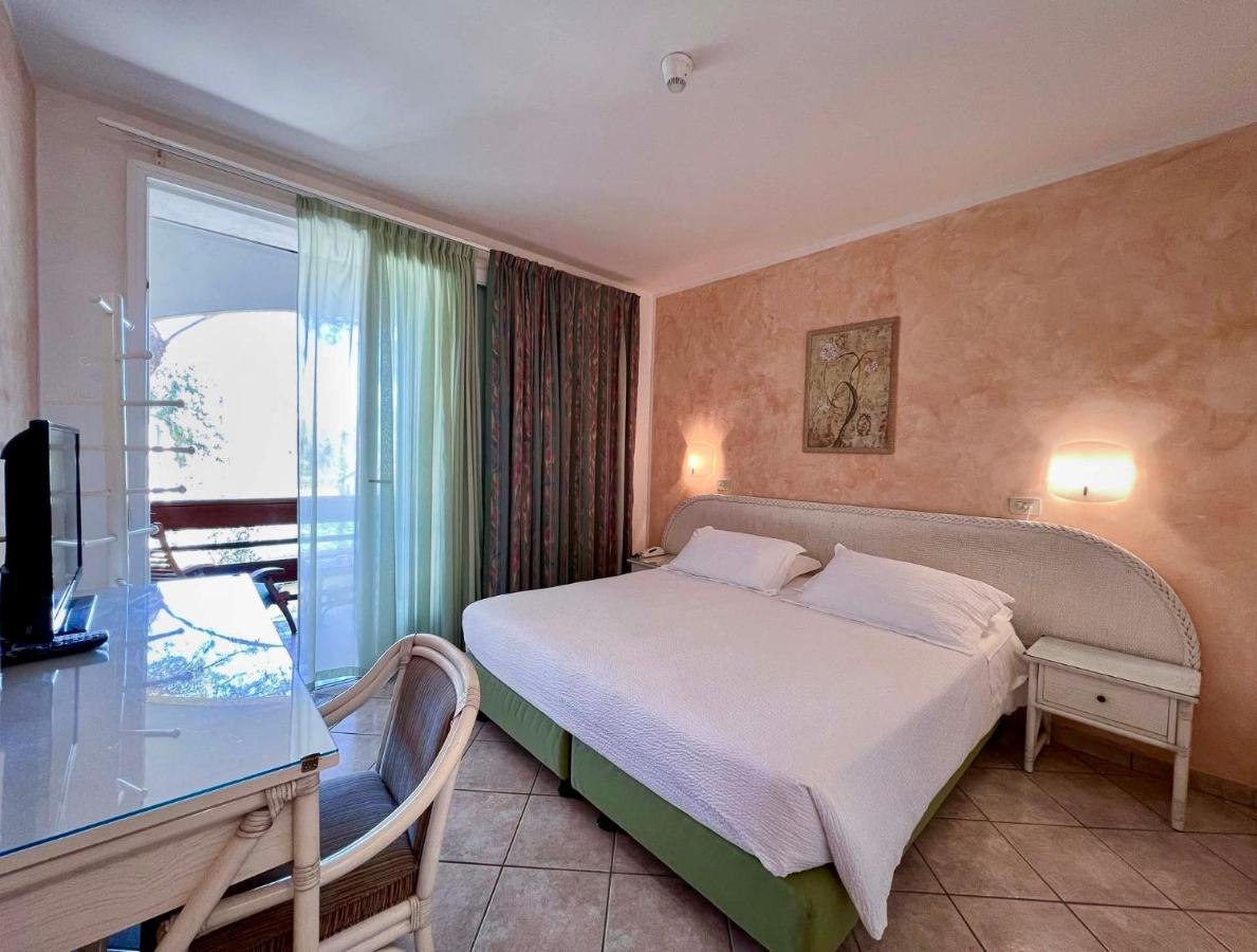 Hotel Meridiana มารินา ดิ กัมโป ภายนอก รูปภาพ
