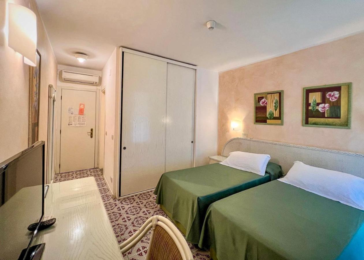 Hotel Meridiana มารินา ดิ กัมโป ภายนอก รูปภาพ
