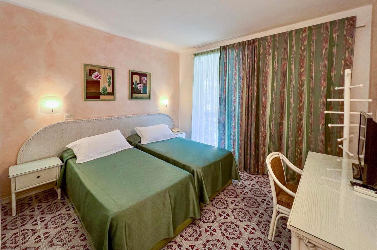 Hotel Meridiana มารินา ดิ กัมโป ภายนอก รูปภาพ